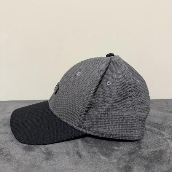 Oakley Flexfit Hat S/M Gray Black Classic Logo Cap Stretch Fit Athletic Golf - Picture 3 of 5